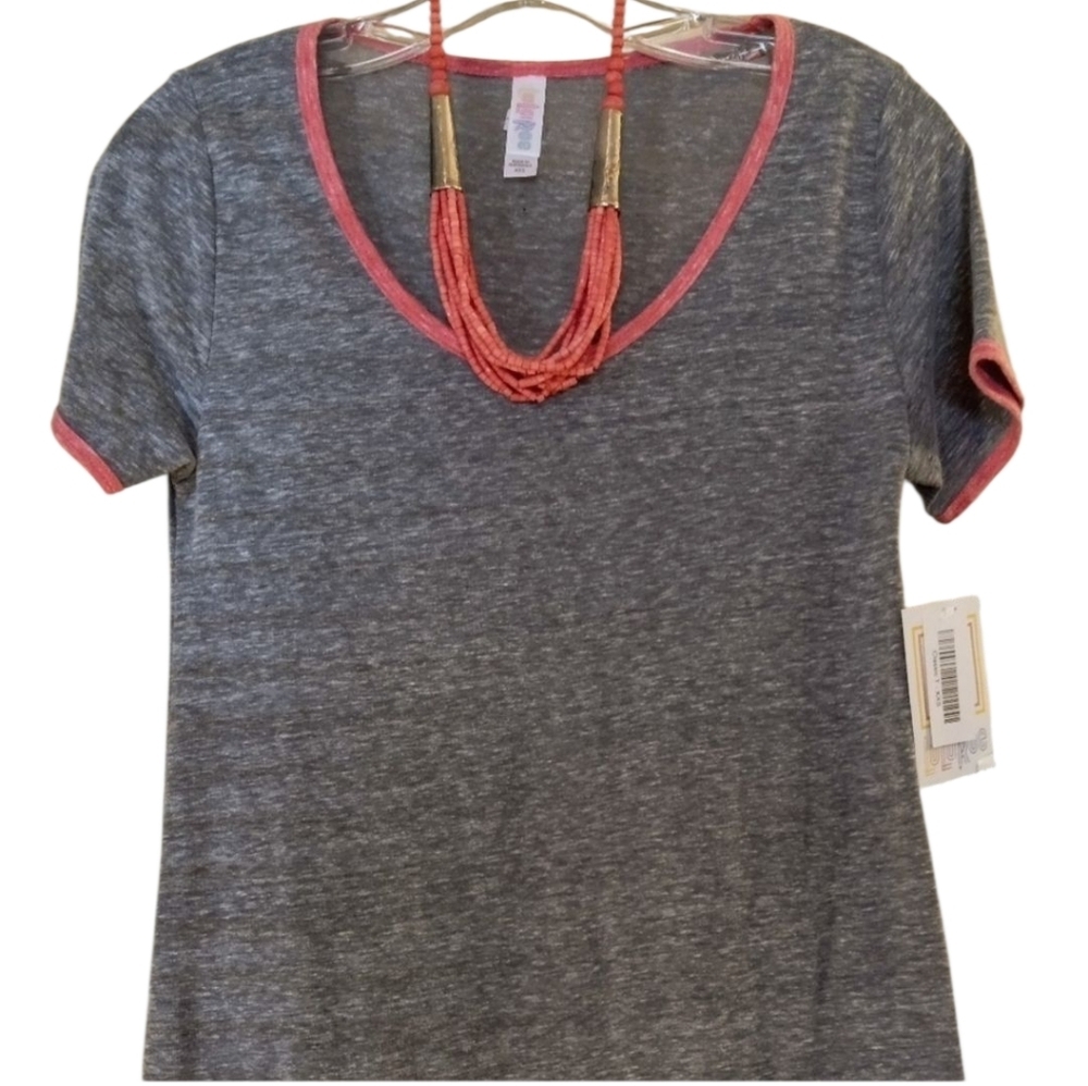 🌵NWT LULAROE Round Neck ClassicTee